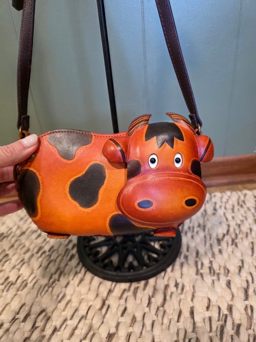 VTG 3D Cow Shaped Tooled Leather Crossbody Handbag Purse Brown Black Novelty